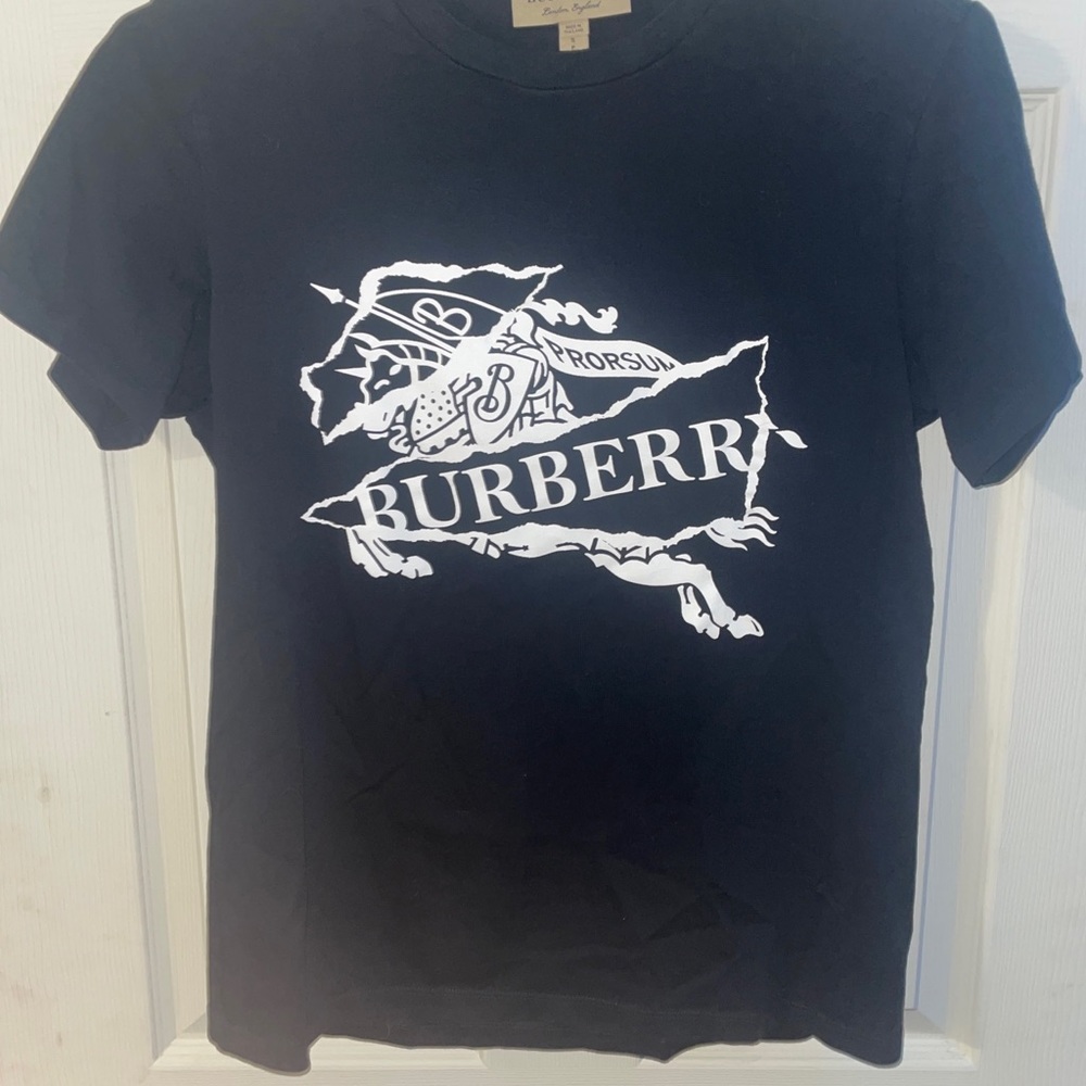 Black Burberry T-shirt with Burberry logo